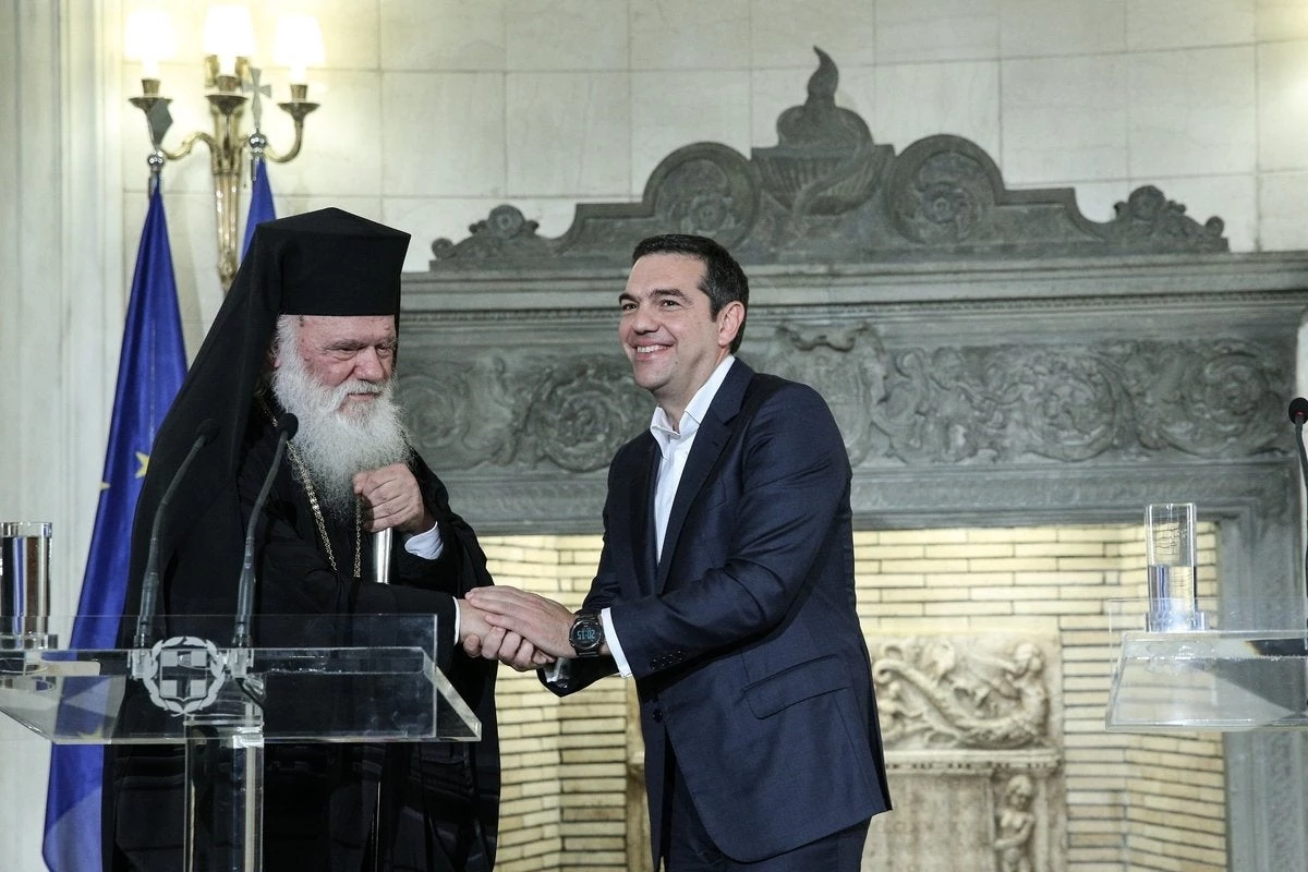 Πολιτεία-Εκκλησία: Προπαγάνδα και Άγιος ο Θεός! – Μπαράζ παραπληροφόρησης από την ΕΡΤ, προκλητικές δηλώσεις από κυβερνητικά στελέχη – Ένοχη σιωπή από την Αρχιεπισκοπή